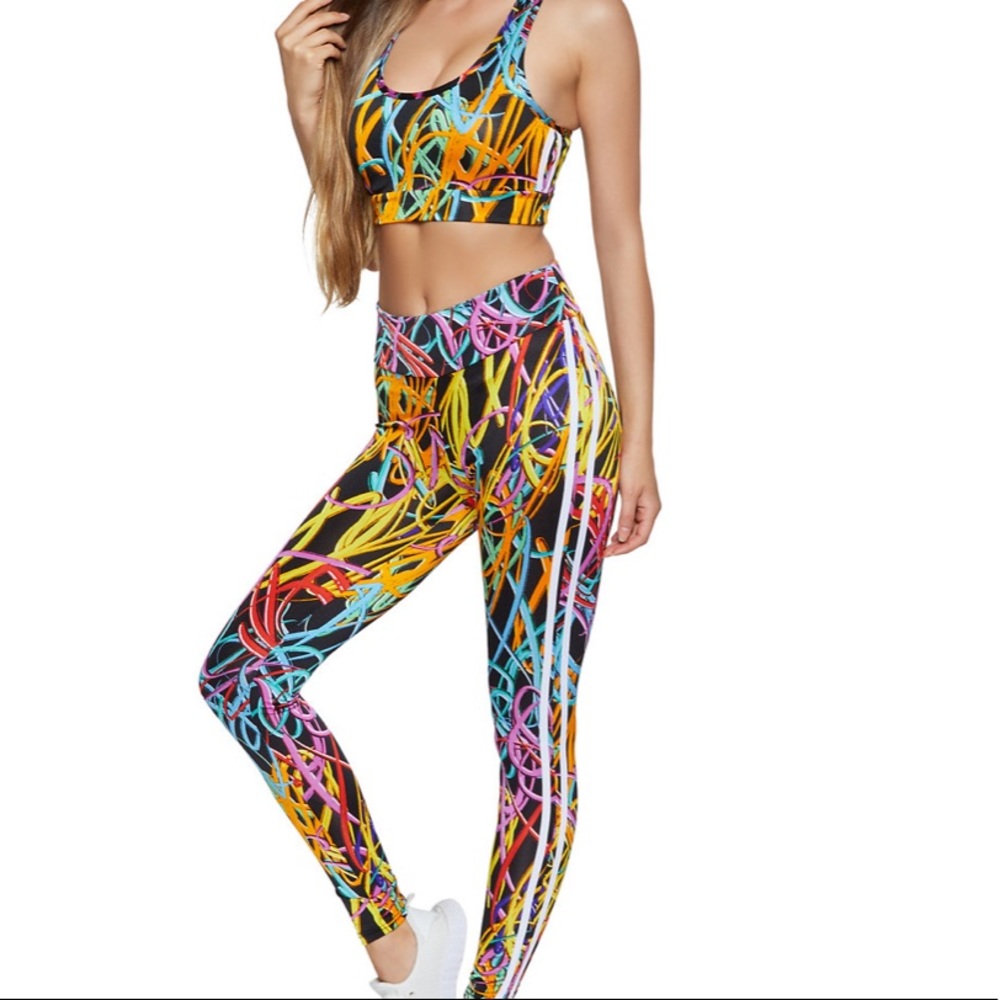 Graffiti Print Set of Leggings & Sports Bra